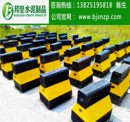 廣州哪里的水泥防撞墩質(zhì)量好？水泥隔離墩批發(fā)