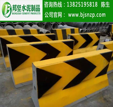 供應東莞混凝土隔離墩，廣州水泥防撞墩廠家