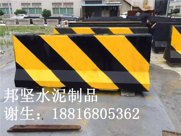 廣州混凝土隔離墩生產(chǎn)廠家，混凝土防撞墩現(xiàn)貨供應